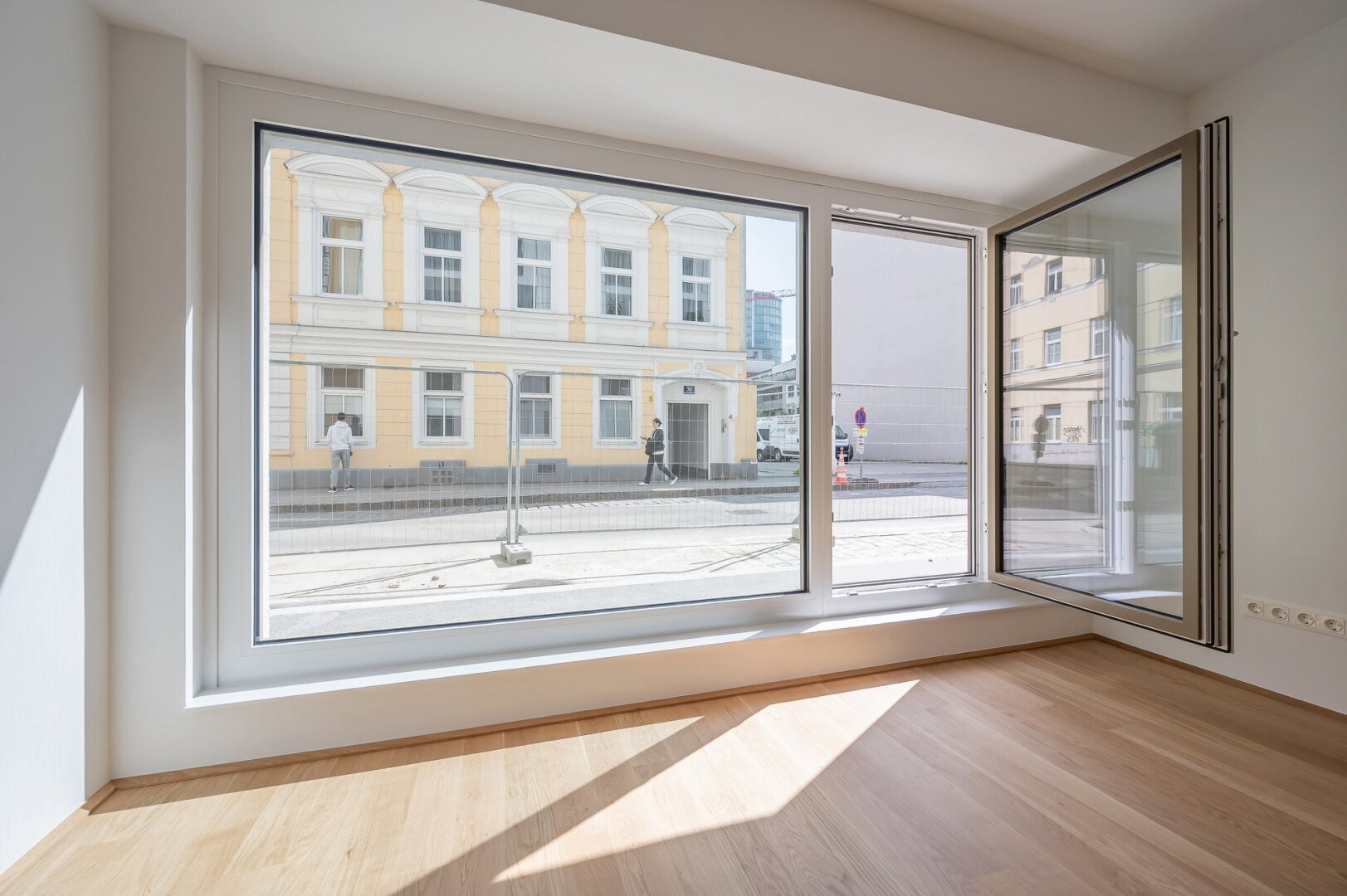 LILIE: Für Ihren Erfolg - Mikro-Office mit Straßenzugang und großem Schaufenster!