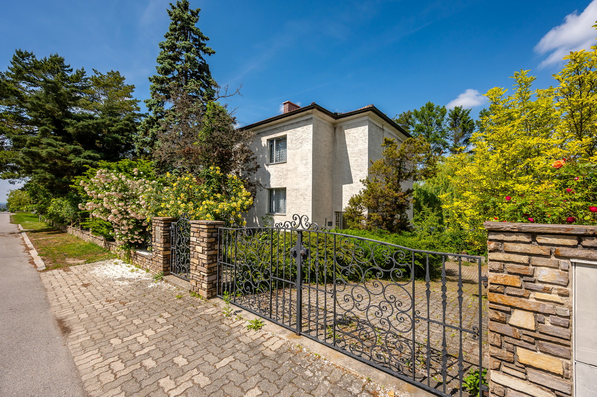 Naturparadies mit leichter Hanglage